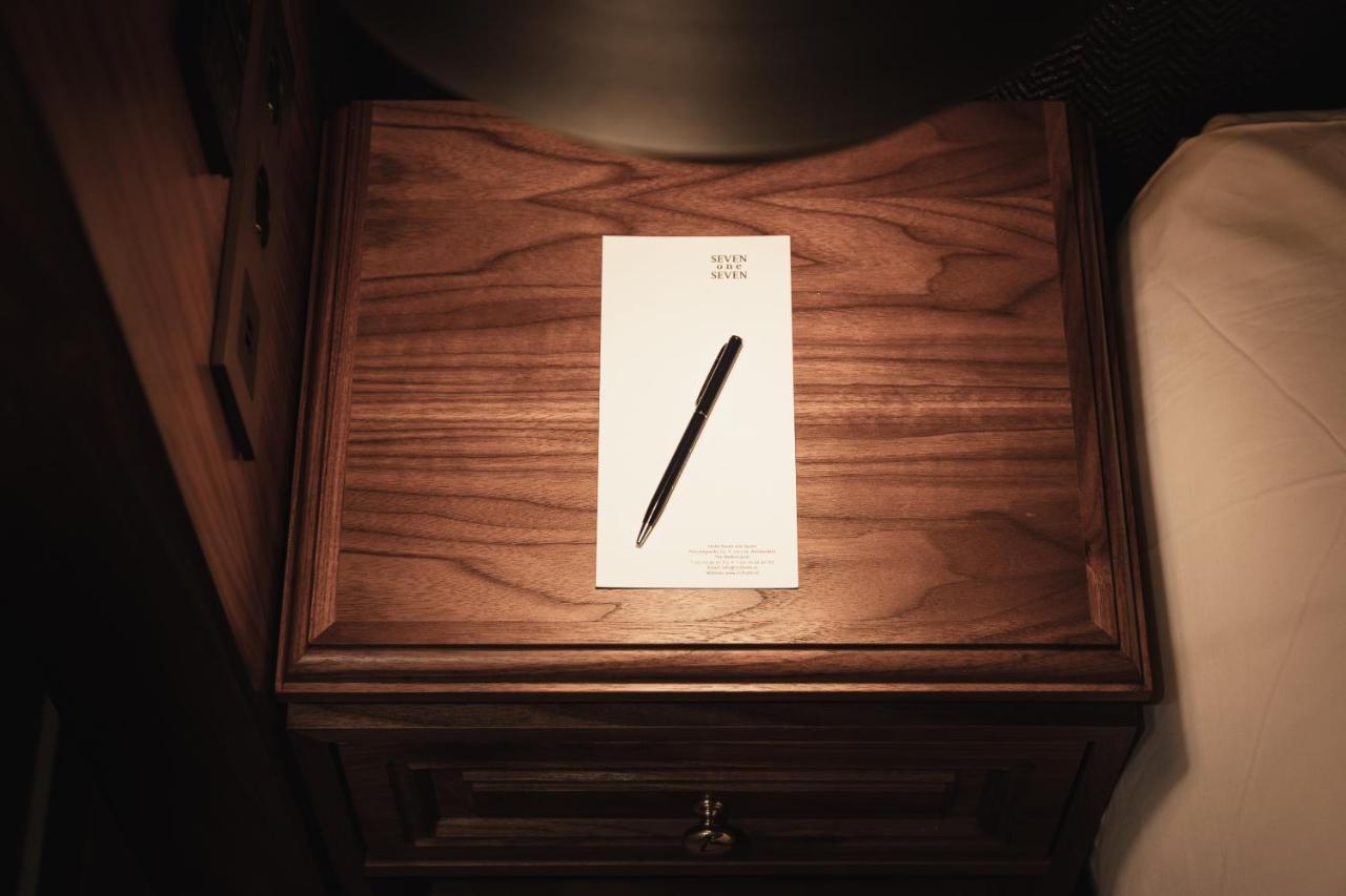 Hotel 717 Amsterdam Ngoại thất bức ảnh A stationery set