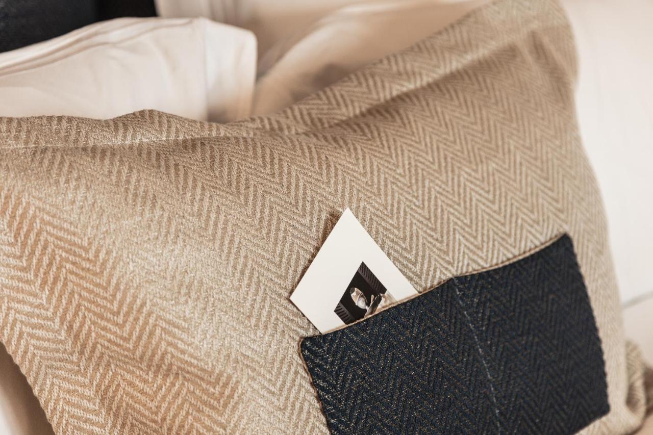 Hotel 717 Amsterdam Ngoại thất bức ảnh A business card in a pocket