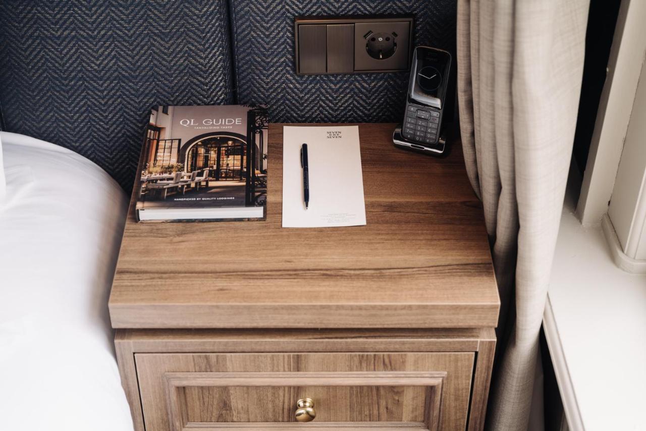 Hotel 717 Amsterdam Ngoại thất bức ảnh A bedside table