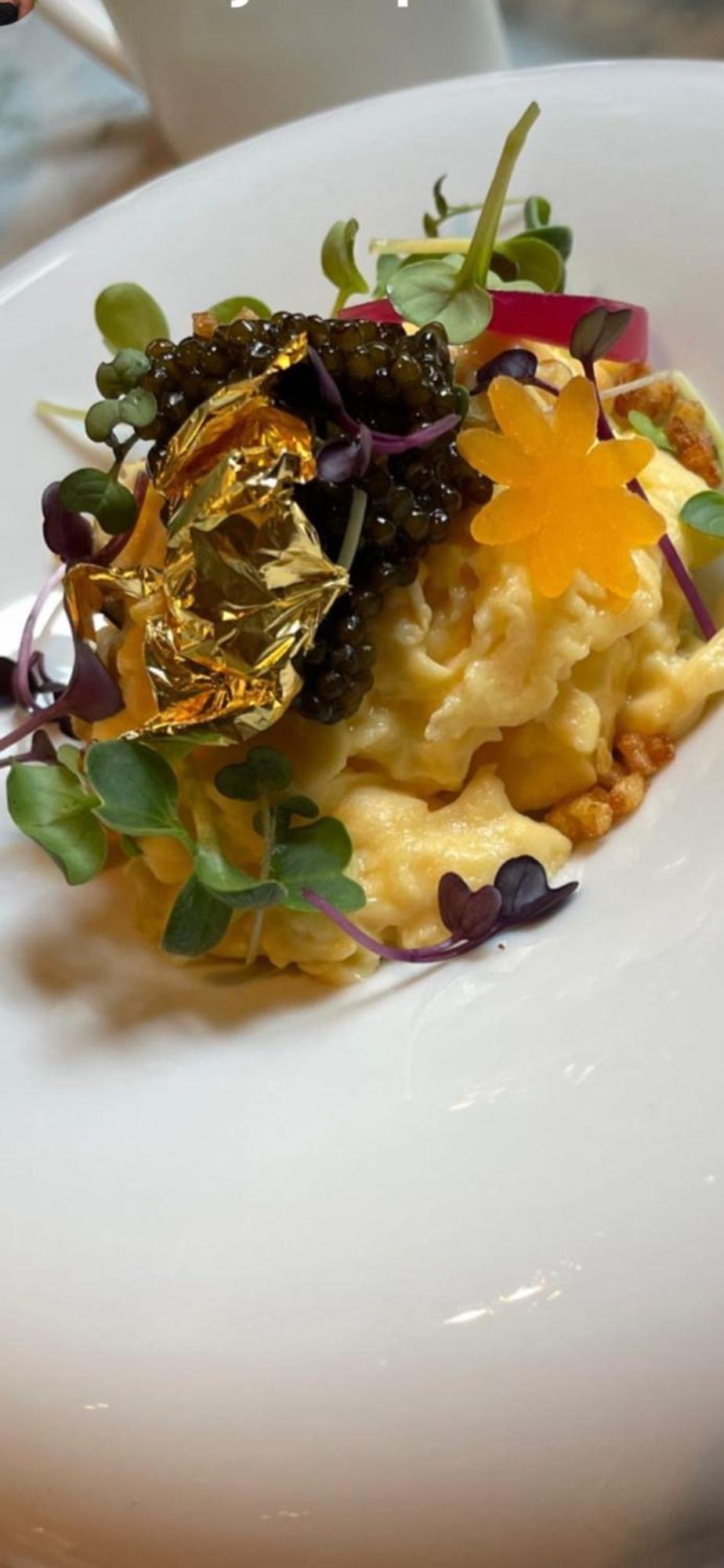 Hotel 717 Amsterdam Ngoại thất bức ảnh A close-up of a dish of risotto with gold leaf
